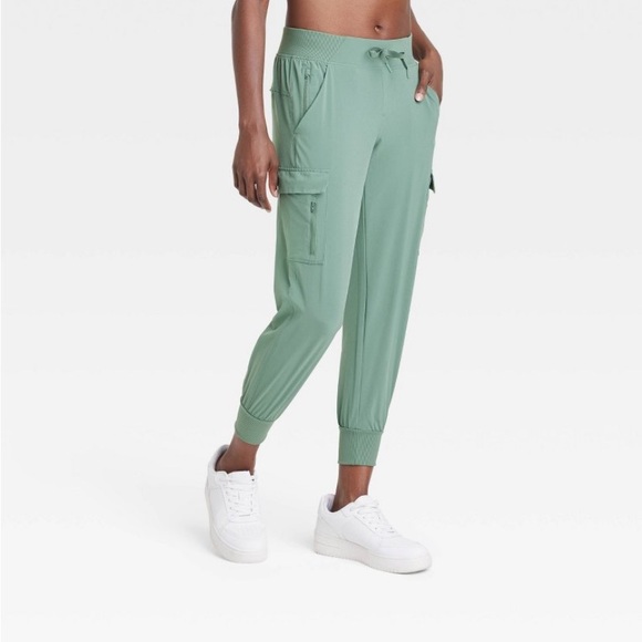 Light Weight Stretch Woven Cargo Jogger Pants